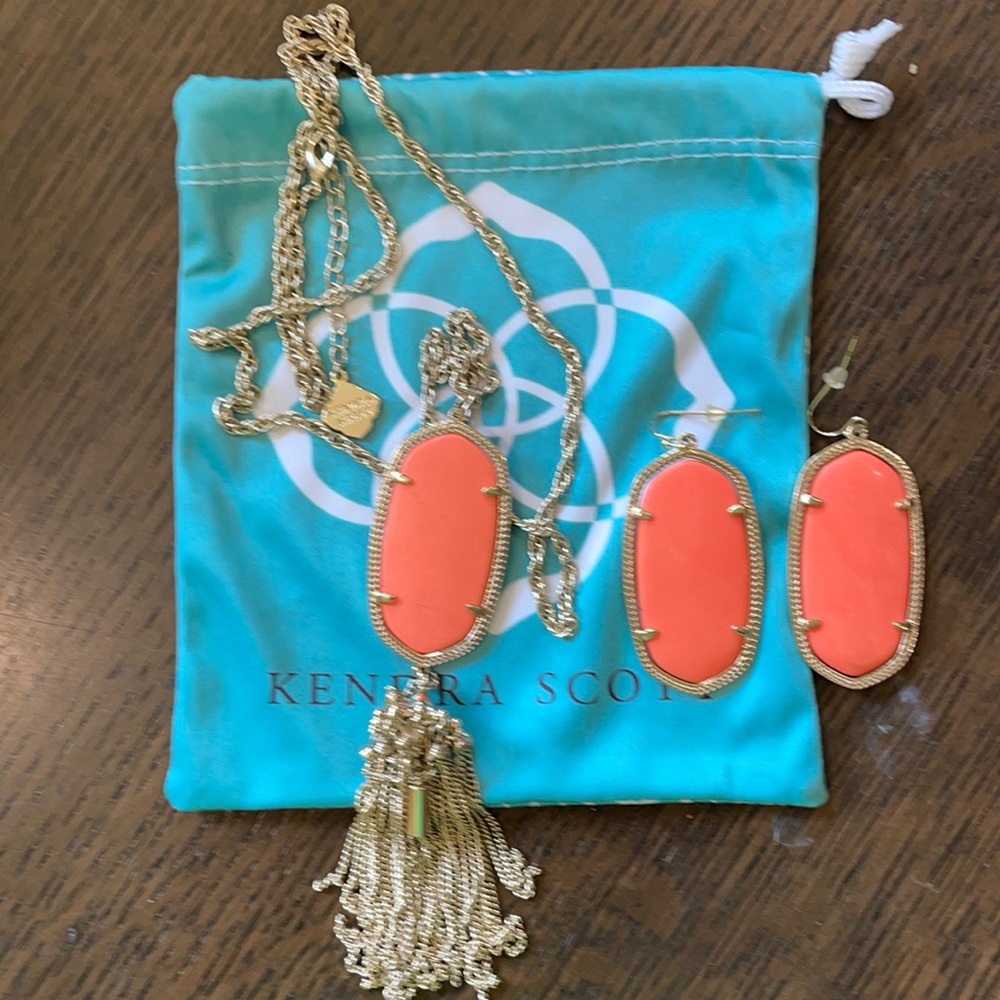 Kendra Scott necklace and earrings